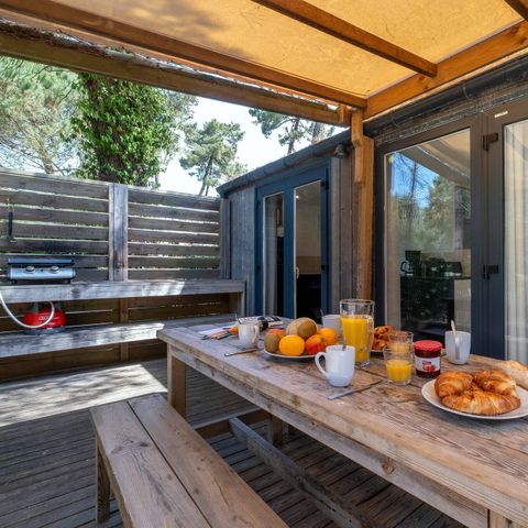 Mobilhome 4 personnes - Mobil-home | Ultimate | 2 Ch. | 4 Pers. | Terrasse couverte | 1 SDB | Clim. | TV