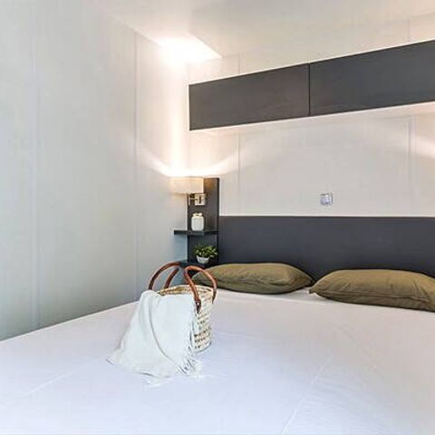 Stacaravan 6 personen - Stacaravan | Premium Exclusief | 3 slaapkamers | 6 pers | Terras Lounge | Airconditioning | TV