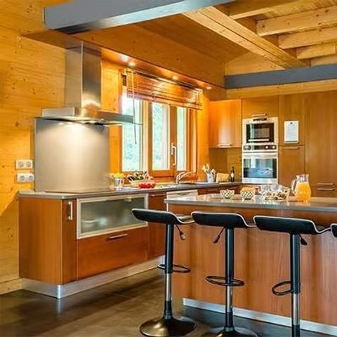 Maison 10 personnes - 4 Ch. | 8/10 Pers. | Terrasse surélevée | Jacuzzi | 1 SDB | Clim. | TV
