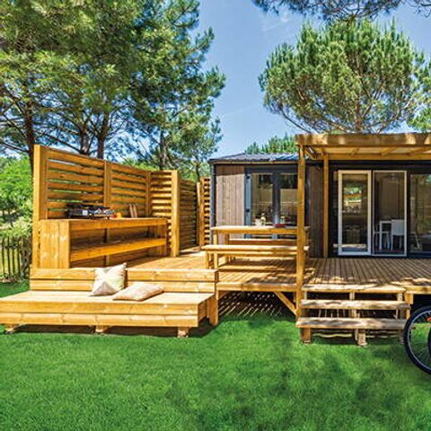 Mobilhome 6 personnes - Mobil-home | Premium Exclusive | 3 Ch. | 6 Pers. | Terrasse surélevée | Jacuzzi | Douche extérieure | 1 SDB | Clim. | TV