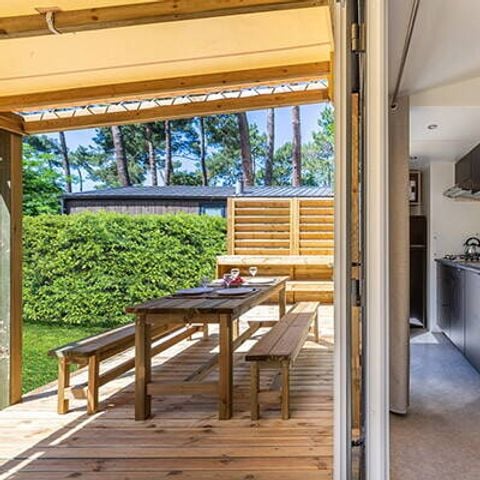 Stacaravan 6 personen - Mobile-home | Premium Exclusive | 3 slaapkamers | 6 pers | Verhoogd terras | Jacuzzi | Buitendouche | 1 badkamer | Airconditioning | TV