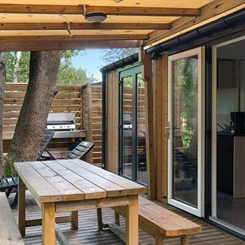 Stacaravan 6 personen - Mobile-home | Premium Exclusive | 3 slaapkamers | 6 pers | Verhoogd terras | Jacuzzi | Buitendouche | 1 badkamer | Airconditioning | TV