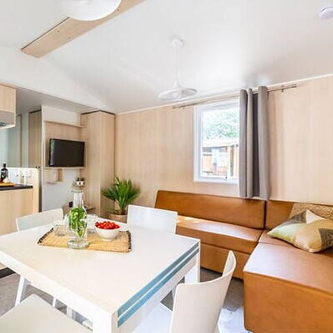 Stacaravan 4 personen - Ultimate | 2 Slaapkamers | 4 Pers | Overdekt terras | Jacuzzi | Buitendouche | 1 Badkamer | Airconditioning | TV