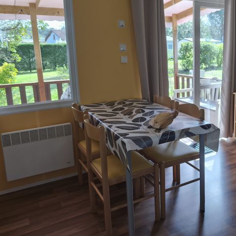 Mobilheim 4 personen - 30m² - 2 Zimmer - n° 68 Überdachte Terrasse Sonntag bis Sonntag