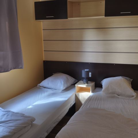 Mobilheim 4 personen - 30m² - 2 Zimmer - n° 68 Überdachte Terrasse Sonntag bis Sonntag