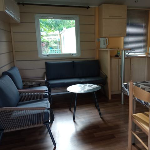 Mobilheim 4 personen - 30m² - 2 Zimmer - n° 68 Überdachte Terrasse Sonntag bis Sonntag