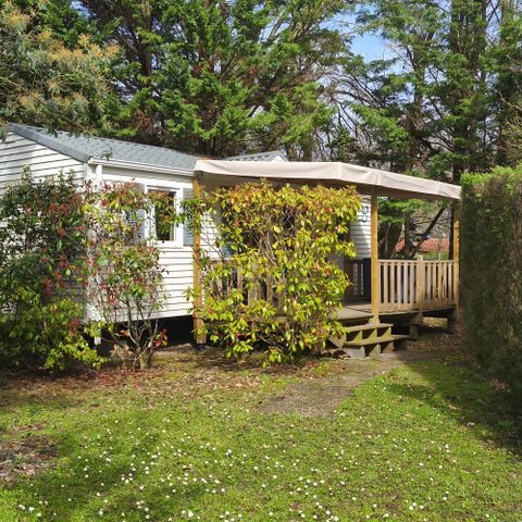 Mobilheim 4 Personen - 30m² - 2 Zimmer - n° 33 Überdachte Terrasse von SAMSTAG bis SAMSTAG