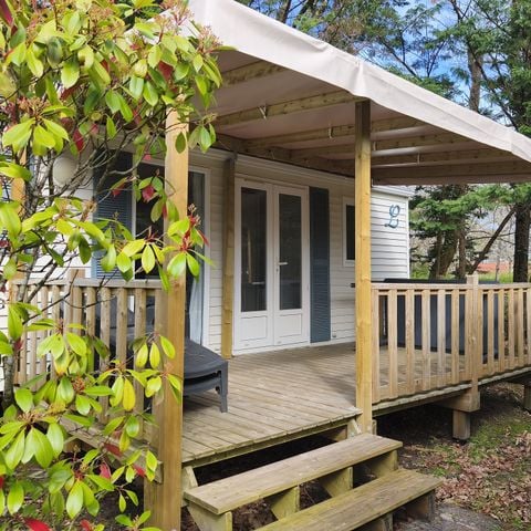 Mobilheim 4 Personen - 30m² - 2 Zimmer - n° 33 Überdachte Terrasse von SAMSTAG bis SAMSTAG