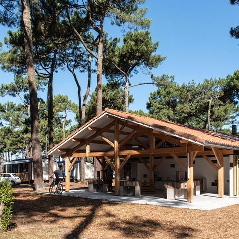 STAANPLAATS - met elektriciteit