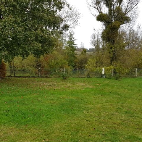 EMPLACEMENT - Emplacement Tente ou Caravane + voiture