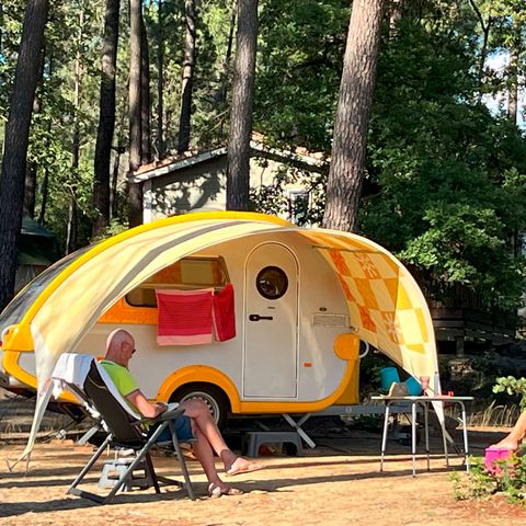 PIAZZOLA - Pacchetto per 2 persone + 1 tenda o roulotte o camper) ed elettricità inclusa - disattivabile su richiesta del campeggio
