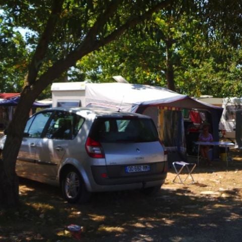 EMPLACEMENT - Forfait 2 pers + 1 voiture sans elect