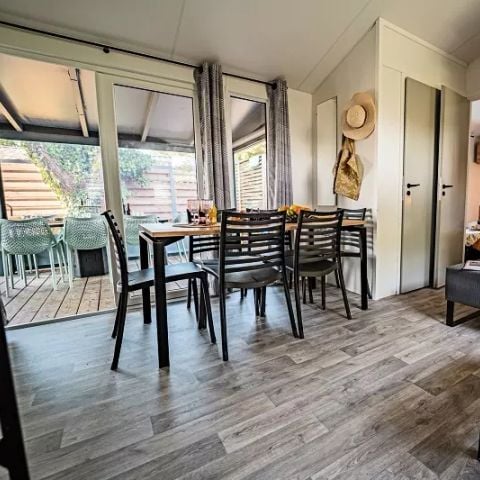 MOBILHOME 8 personnes - Quattro Premium 5 Pièces 8 Personnes Jacuzzi + Climatisé + TV 