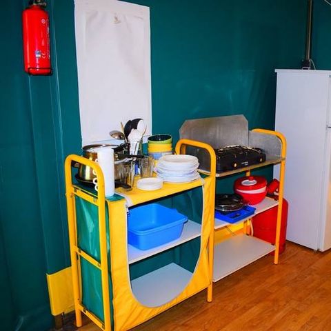 BUNGALOW DE LONA 5 personas - Sin calefacción, agua corriente, baño o aseo