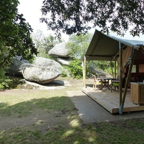 Glamping tent 5 persons - Lodge Safari Standard 25m² 2 bedrooms - terrace, in the heart of nature (no sanitary facilities) 2/5 pers