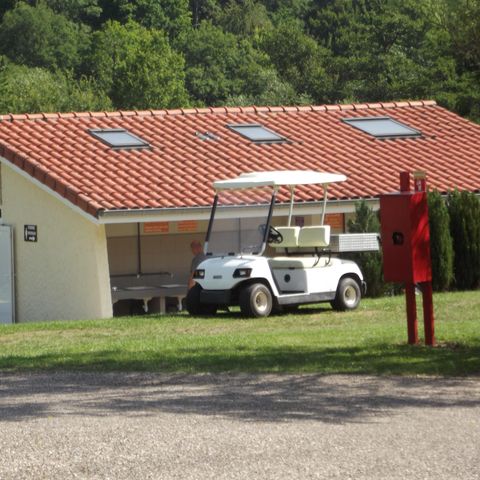 EMPLACEMENT - voiture + tente/caravane ou camping-car + électricité 6A + douches