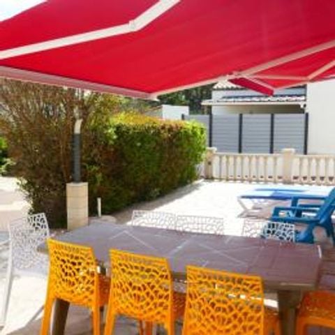 House 8 persons - Large 3-star house with 3 bedrooms, south-facing terrace 200m from the seafront, 1km from the town centre and 3km from the campsite.