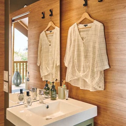 UNIEKE ACCOMMODATIE 4 personen -  Houten hut op palen + badkamer en toilet voor 4 personen