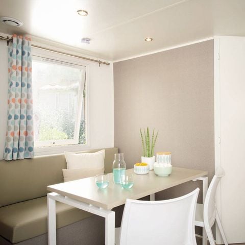Stacaravan 4 personen - Stacaravan | Premium | 2 Slaapkamers | 4 Pers | Enig terras | Airconditioning | TV