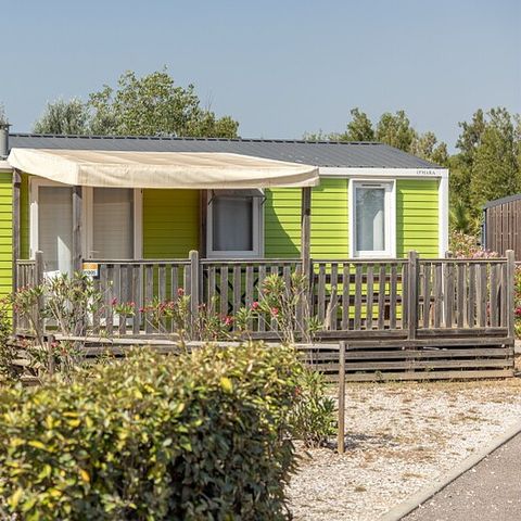 BUNGALOW 5 personnes - Mobil-home | Comfort XL | 2 Ch. | 5 Pers. | Terrasse surélevée | 2 SDB | Clim. | TV