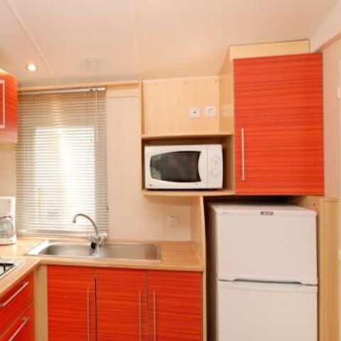 BUNGALOW 5 personnes - Mobil-home | Comfort XL | 2 Ch. | 5 Pers. | Terrasse surélevée | 2 SDB | Clim. | TV