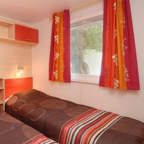 BUNGALOW 5 personnes - Mobil-home | Comfort XL | 2 Ch. | 5 Pers. | Terrasse surélevée | 2 SDB | Clim. | TV