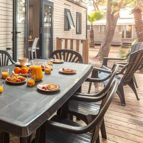 BUNGALOW 8 personnes - Mobil-home | Comfort | 4 Ch. | 8 Pers. | Terrasse surélevée | 2 SDB | Clim.