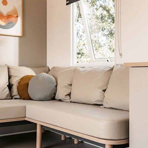 BUNGALOW 8 personnes - Mobil-home | Comfort | 4 Ch. | 8 Pers. | Terrasse surélevée | 2 SDB | Clim.