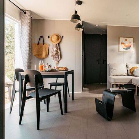BUNGALOW 8 personnes - Mobil-home | Comfort | 4 Ch. | 8 Pers. | Terrasse surélevée | 2 SDB | Clim.