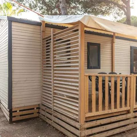 BUNGALOW 8 personnes - Mobil-home | Comfort | 4 Ch. | 8 Pers. | Terrasse surélevée | 2 SDB | Clim.