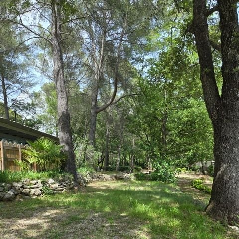 EMPLACEMENT - Emplacement auto tente/caravane + électricité 10A 2/6 pers