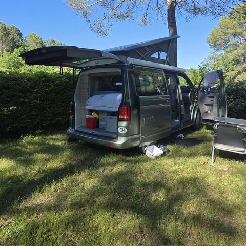 PIAZZOLA - Piazzola per tenda/caravan + elettricità 10A 2/6 pers.