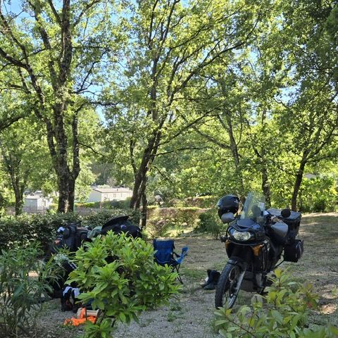 PIAZZOLA - Piazzola per tenda/roulotte + elettricità 10A