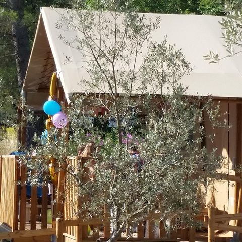 TIENDA DE LONA Y MADERA 4 personas - HUTTE - 2 dormitorios con baño