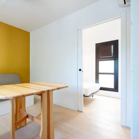 STUDIO 3 people - Flat Nial