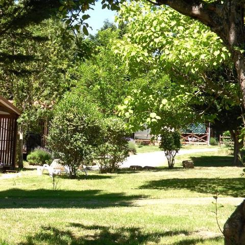 CHALET 4 personnes - Chalet Peuplier Standard 26m² - 2 chambres + Terrasse couverte 10m² + Clim + TV 4 pers.