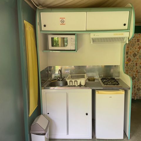 Bungalowzelt 5 Personen - Zeltbungalow Kirschbaum Standard 25m² - 2 Zimmer + Überdachte Terrasse 10m² 5 pers.