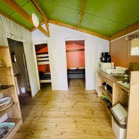 Safarizelt 5 Personen - Lodge Haselnussbaum Standard 22m² - 2 Zimmer + Überdachte Terrasse 8m²