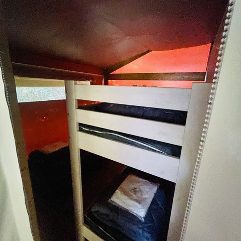 Safarizelt 5 Personen - Lodge Haselnussbaum Standard 22m² - 2 Zimmer + Überdachte Terrasse 8m²