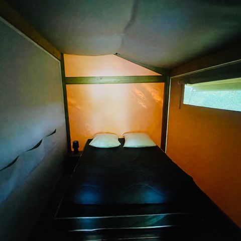 Safarizelt 5 personen - Lodge Haselnussbaum Standard 22m² - 2 Zimmer + Überdachte Terrasse 8m²