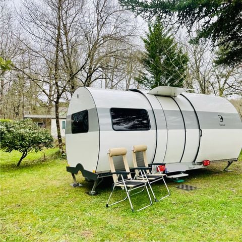 STAANPLAATS - Privilege pakket (tent(en)/caravan+1voertuig of 1 camper of 1 busje/van - Elec. 10A + Water)