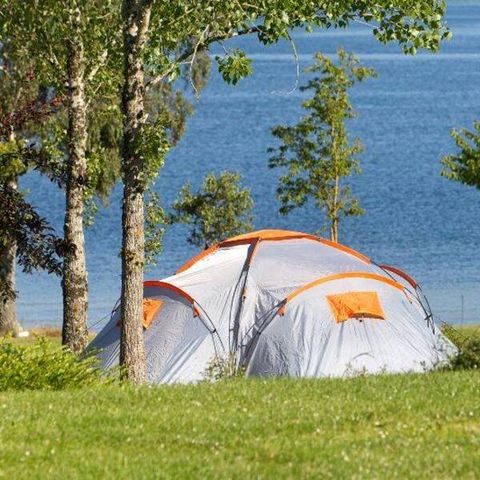 PLOT - Classic pitch package - Lake view