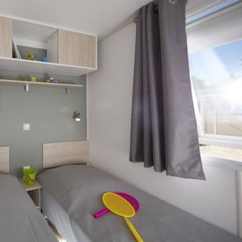 Mobilheim 6 Personen - Komfort | 3 Schlafzimmer | 6 Schlafplätze | Halbüberdachte Terrasse | 1 Badezimmer | Klimaanlage