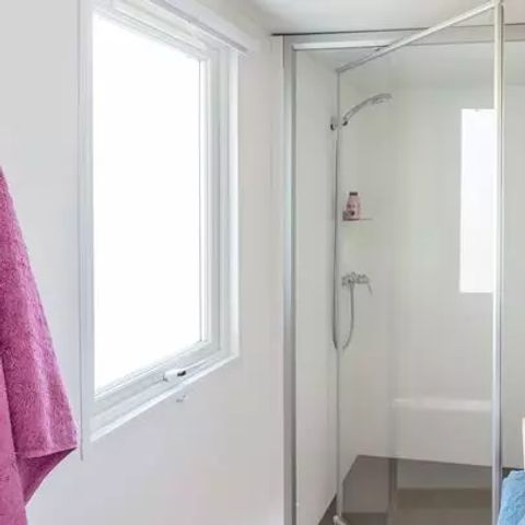 Mobilhome 6 personnes - Premium | 3 Ch. | 6 Pers. | Terrasse surélevée | Clim. | TV