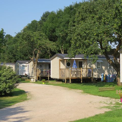 Stacaravan 4 personen - CONFORT 25m² - (4pers) - 2 kamers + 1SDB + WC + TV + Halfoverdekt terras