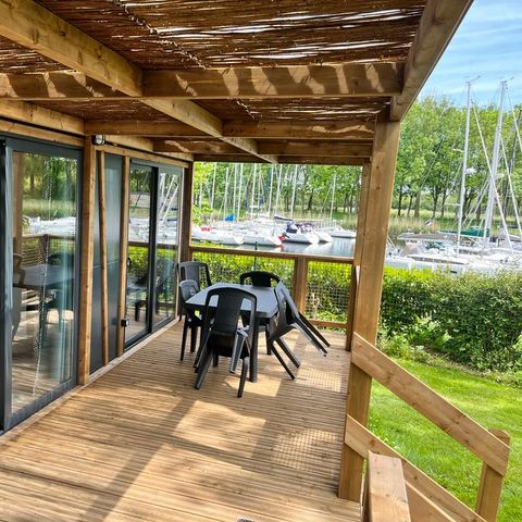 Chalet 5 personen - Premium 30m² - (5pers) 2 CH+ 1SDB + WC + Terras 19m² + TV + LV + Zicht op het Kanaal