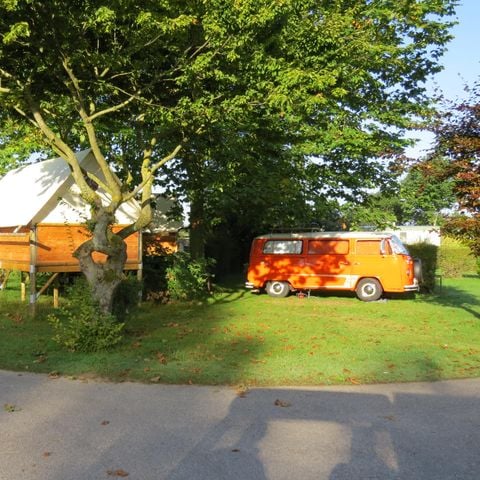 Safarizelt 2 personen - Mini-Kanadier auf Stelzen STANDARD 8 m² - Strom 10A - 1 Zimmer + Terrasse - ohne Sanitäranlagen
