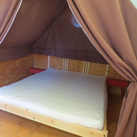 Canvas and wooden tent 2 persons - Mini canadian on stilts STANDARD 8 m² - electricity 10A - 1 bedroom + Terrace - without sanitary facilities