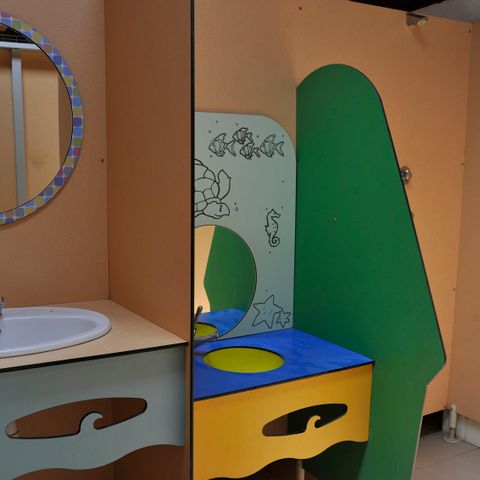 PLOT - Comfort package (1 tent, caravan or motor home / 1 car + electricity) 2/6 pers