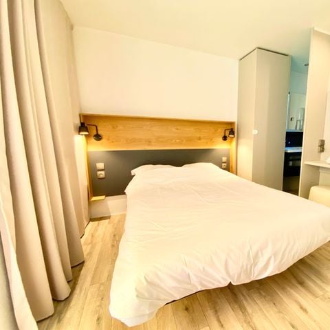 Stacaravan 4 personen - PREMIUM TV + BBQ + LAKENS + HANDDOEKEN